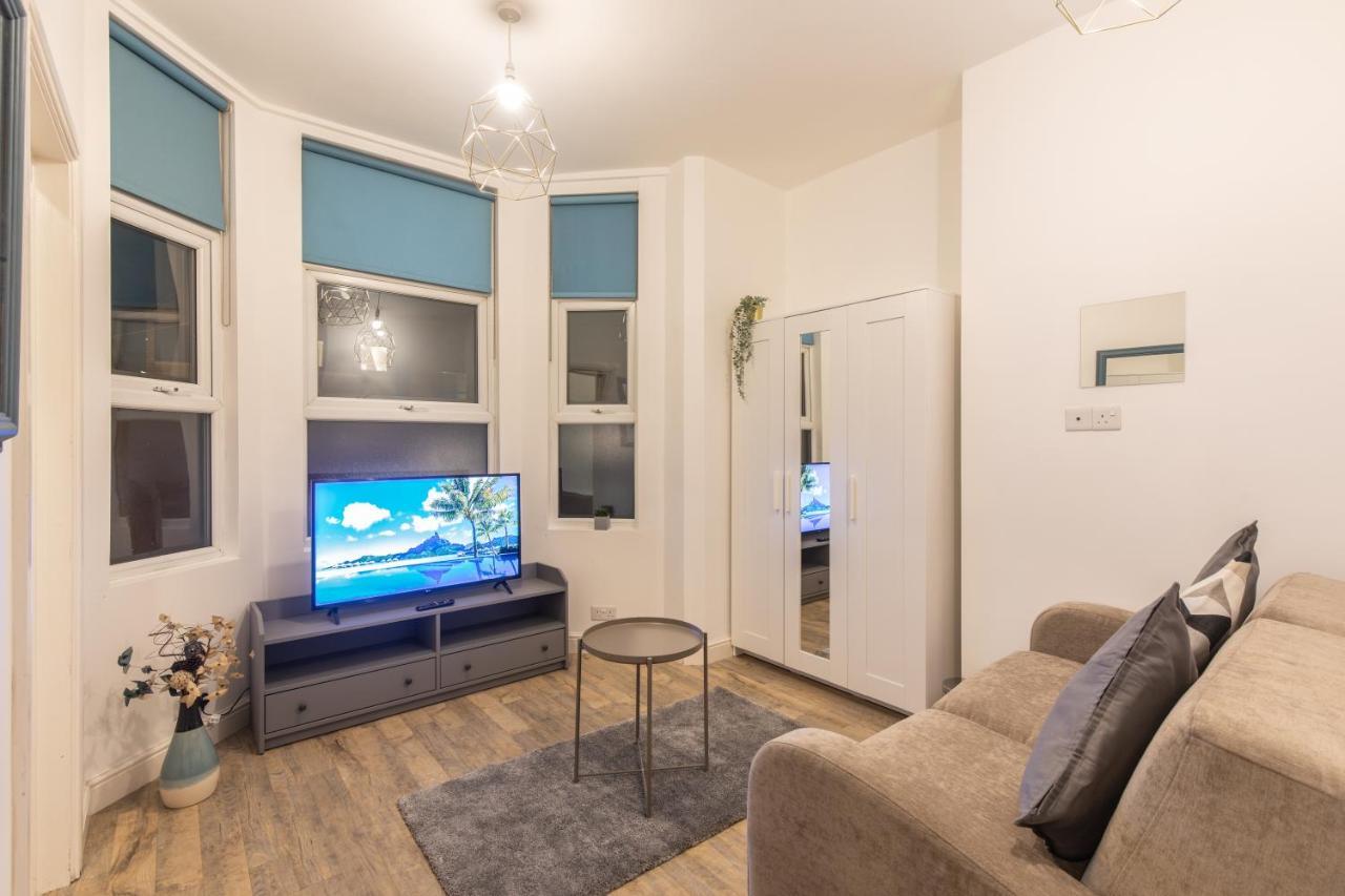 Cosy Modern Apartment, Grand Victorian Building, 5 Mins To Coventry City Centre المظهر الخارجي الصورة