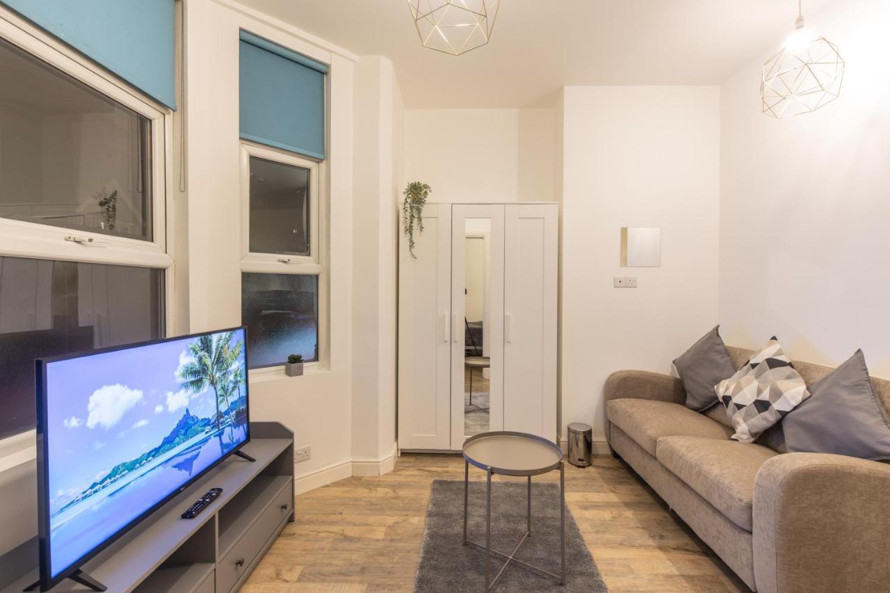 Cosy Modern Apartment, Grand Victorian Building, 5 Mins To Coventry City Centre الغرفة الصورة